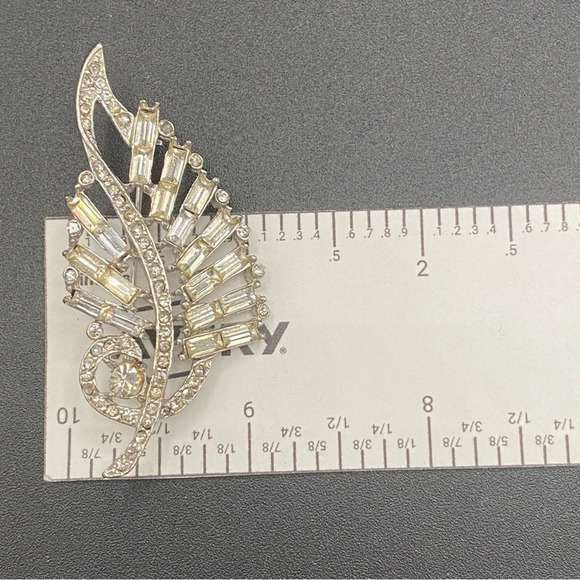 1950s Retro Sparkly Rhinestone Brooch - Picture 7 of 7